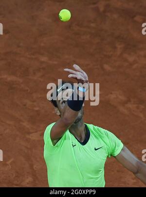 Parigi, Francia. 03 giugno 2021. Parigi, Roland Garros, Francese Open Day 5 03/06/2021 Rafa Nadal (ESP) seconda partita Credit: Roger Parker/Alamy Live News Foto Stock