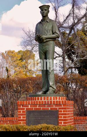 La statua "on Watch" di Antonio Tobias Mendez onora i marinai della Marina americana alla base di addestramento degli anfibi della Marina statunitense, Solomons, Maryland, dal 1942 al 1945. Foto Stock