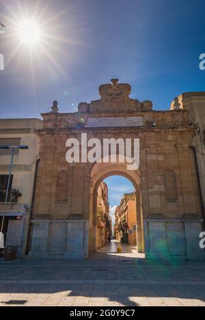 Veduta di porta Nuova in Marsala, Trapani, Sicilia, Italia, Europa Foto Stock