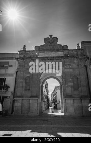 Veduta di porta Nuova in Marsala, Trapani, Sicilia, Italia, Europa Foto Stock