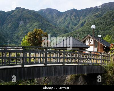 Paesaggio montano intorno al Lago Saiko - cinque Laghi di Fuji, Giappone Foto Stock