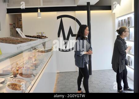 FRANCIA. PARIGI (75) CHRISTOPHE MICHALAK PASTICCERIA NEL 4 ° DISTRETTO Foto Stock