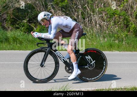 Clement Venturini (team AG2R Citroën) visto in azione durante una prova  individuale a tempo.il Tour