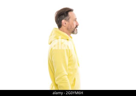 bell'uomo maturo con barba e baffi in felpa con cappuccio isolato su bianco, ritratto di profilo Foto Stock