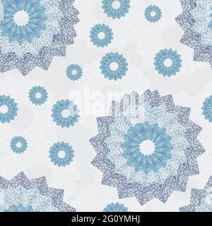 Pizzo blu fiocchi di neve su uno sfondo grigio chiaro. Motivo senza cuciture, ornamento invernale di openshwork tondo forme casuali. Immagine delicata, ariosa ed elegante Foto Stock