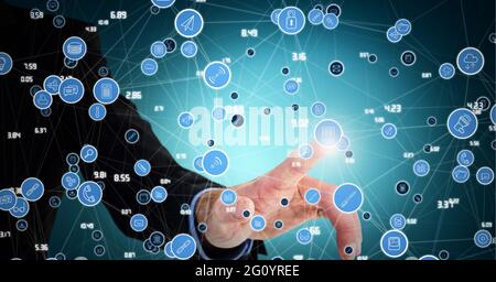 Composizione di rete di connessioni con icone su uomo d'affari touchscreen interattivo Foto Stock