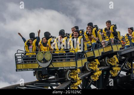 The Smiler World Record Breaking 14 Inversion Rollercoaster at Alton Towers England Foto Stock