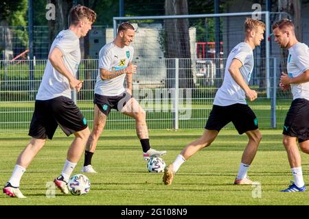 Vienna, Austria. 3 Giugno 2021. Marko Arnautovic (2° L) dell'Austria partecipa a una sessione di formazione a Vienna, Austria, 3 giugno 2021. Il calciatore nazionale austriaco Marko Arnautovic, sotto contratto con il Port FC di Shanghai nella Super League della Chinese Football Association (CSL), ha iniziato la preparazione per la UEFA EURO 2020 che inizierà il 11 giugno. Credit: Georges Schneider/Xinhua/Alamy Live News Foto Stock