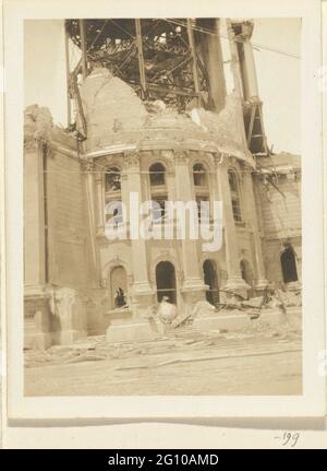 Il municipio distrutto a San Francisco dopo il terremoto del 1906. Il terremoto alimentato del 1906 del 1906 distrusse il municipio di San Francisco. Parte dell'album foto di Dolph Kessler con le registrazioni che ha fatto durante il suo soggiorno in Inghilterra e in un viaggio mondiale che ha intrapreso in olandese-India, Giappone, Cina e Stati Uniti come segretario di Henri Deterding (direttore di Royal Oil), tra il 1906 e il 1908. Foto Stock