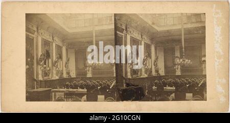 Interno di un ristorante, presumibilmente a Parigi. Foto Stock