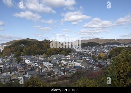 HIMEJI, GIORDANIA - 17 dicembre 2019: Himeji, Giappone - 30 novembre, 2019: Vista aerea della residenza Himeji centro dal castello di Himeji a Hyogo, Giappone. Foto Stock