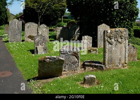 All Saints Churchyard, Pytchley, Northamptonshire, Inghilterra, Regno Unito Foto Stock