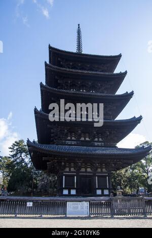 NARA, GIAPPONE - 24 dicembre 2019: Nara, Giappone - 27 novembre 2019: La Pagoda a cinque piani del Tempio di Kofukuji a Nara, Giappone. Foto Stock