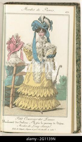 Petit Courrier des Ladies, 20 mai 1827, No. 471: Modes de Long-Champs .... 'Modes the Long-Champs.' Donna in piedi vestita con un abito Cotepali. Sulla testa un cappello di 'Gros d'Eté'. Mantille van Tule. Parasolo in mano. A sinistra una donna seduta, vista sulla schiena, vestita con lo stesso abito. Stampa dalla rivista di moda Petit Courier des Ladies (1821-1868). Bound (con alcune pp. Le Journal des Laden et des modes). Dal 15 gennaio 1827 al 20 marzo 1830. Incompleto. Foto Stock