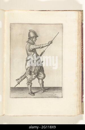 Soldato che tira il suo bastone di carico dal corso del suo timone (no 27), ca. 1600. Un soldato, per la destra, a destra, che regge un colpo (un certo tipo di arma da fuoco) con la mano sinistra con la mano sinistra, e con la mano destra il bastone di carico tira fuori (n. 27), circa 1600. La targhetta 27 nelle istruzioni per la manipolazione del timone. Parte delle illustrazioni in: J. de Gheyn, opera d'armi di Roers Musquette e Spiessen, Amsterdam, 1608. Matrimonio intorno al 1600. Foto Stock