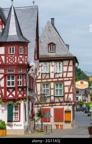 Città medievale di Bacharach, la città di case a graticcio, alta Valle del Reno medio, patrimonio mondiale dell'UNESCO, Renania-Palatinato, Germania Foto Stock