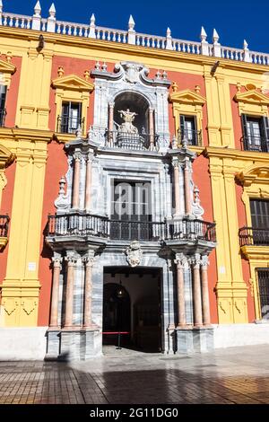 Cancello anteriore del palazzo vescovile a Malaga, Spagna Foto Stock