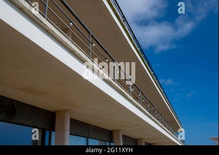 De la Warr Pavillion, in stile internazionale, o Art Deco moderne, 1935 edificio a Bexhill, Sussex, Regno Unito progettato da Erich Mendelsohn e Serge Chermayeff Foto Stock