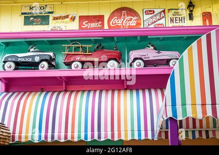 Florida Gulf Coast Sanibel Captiva Island barriera isola Bubble Room ristorante Natale vintage giocattolo a tema famiglia ristorante kitsch mangiare entrata Foto Stock