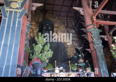 NARA, GIAPPONE - Dic 24, 2019: Nara, Giappone - 27 Nov, 2019: Daibutsu - il grande Buddha, situato nella grande sala del Buddha al tempio Todaiji . Foto Stock