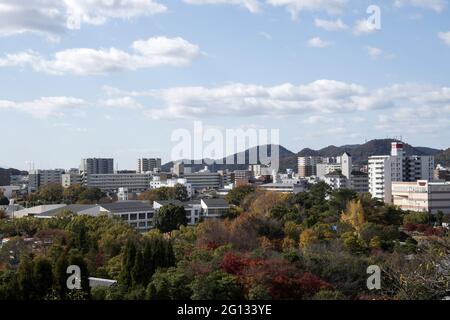 KYO, GIAPPONE - 17 dicembre 2019: Himeji, Giappone - 30 novembre, 2019: Vista aerea della residenza Himeji centro dal castello di Himeji a Hyogo, Giappone. Foto Stock