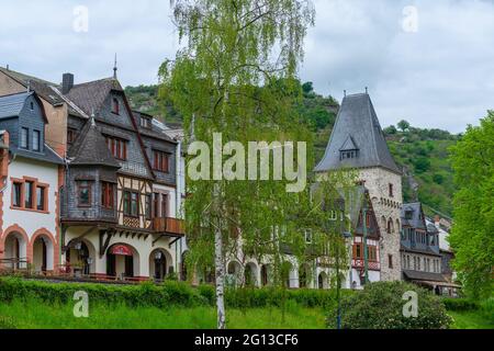 Case lungo le mura della città vecchia nella piccola città di Bacharach, alta Valle del Medio Reno, patrimonio mondiale dell'UNESCO, Renania-Palatinato, Germania Foto Stock