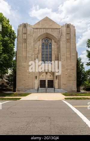 WINSTON-SALEM, NC, USA-1 GIUGNO 2021: Vista frontale del Santuario della Chiesa Metodista unita del Centenario. Foto Stock