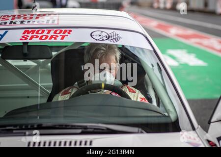 Nurburg, Germania. 04 giugno 2021. Tributo a Sabine Schmitz, Johannes Scheid durante la gara tedesca FIA WTCR 2021, 1° round della Coppa mondiale di auto FIA Touring 2021, sul Nurburgring Nordschleife, dal 3 al 6 giugno 2021 a Nurburg, Germania - Foto Alexandre Guillaumot / DPPI Credit: DPPI Media/Alamy Live News Foto Stock