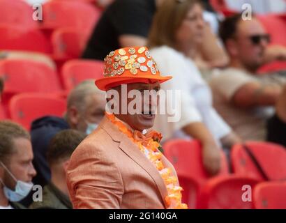 Londra, Regno Unito. 30 maggio 2021. I fan di Blackpool durante la partita finale di gioco della Sky Bet League 1 tra Blackpool e Lincoln City allo stadio di Wembley, Londra, Inghilterra, il 29 maggio 2021. Foto di Andrew Aleksiejczuk/prime Media Images. Credit: Prime Media Images/Alamy Live News Foto Stock