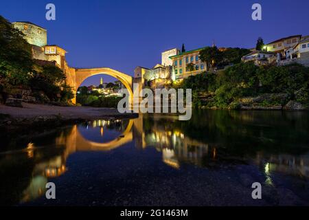 Ponte storico di Mostar conosciuto anche come Stari Most o Ponte Vecchio a Mostar, Bosnia ed Erzegovina Foto Stock