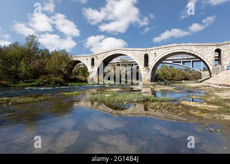 Ponte Terzijski conosciuto anche come ponte sarto, a Gjakova, in Kosovo Foto Stock