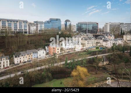 Vista dello skyline della città di Lussemburgo e del quartiere Bonnevoie-Nord Verlorenkost - Lussemburgo, Lussemburgo Foto Stock