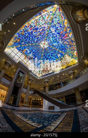 L'interno del centro commerciale wafi tramite fisheye Lens Foto Stock