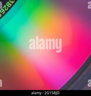 Foto astratta del riflesso del fondo di un CD che mostra un'ampia gamma di colori sulla sua superficie lucida. Foto di diversi angoli produci Foto Stock