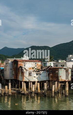 Case in palafitte abbandonate ('pang uk') nel villaggio di Tai o, Isola di Lantau, Hong Kong Foto Stock