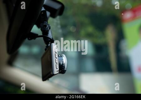 fotocamera per auto con sfondo sfocato Foto Stock
