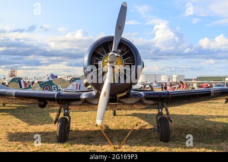 Vista frontale di una Harvard nordamericana della seconda guerra mondiale (nota anche come T-6 Texan), un aereo da addestramento militare Foto Stock