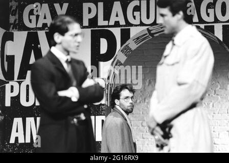 Center: Tom Hulce (Ned Weeks) nel CUORE NORMALE di Larry Kramer all'Albery Theatre, Londra WC2 20/05/1986 un Royal Court Theatre progetto di produzione: Geoff Rose illuminazione: Gerry Jenkinson regista: David Hayman Foto Stock