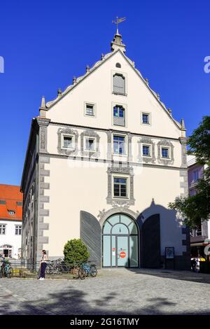 Gable decorativo presso l'edificio Lederhaus nel centro storico di Ravensburg. Baden Württemberg nella Germania meridionale. Foto Stock