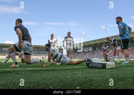 Leigh, Regno Unito. 05 giugno 2021. Hull FC durante il riscaldamento a Leigh, Regno Unito, il 6/5/2021. (Foto di Mark Cosgrove/News Images/Sipa USA) Credit: Sipa USA/Alamy Live News Foto Stock