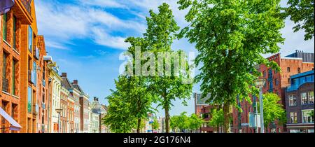 Groningen Paesi Bassi 18. Giugno 2013 paesaggio urbano Panorama edifici biciclette traffico Groningen Olanda Paesi Bassi Foto Stock