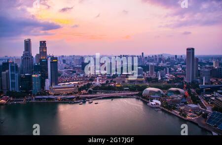 Singapore, ufficialmente la Repubblica di Singapore, è una città-stato di isola sovrana nel sud-est asiatico marittimo. Foto Stock