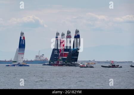 Taranto, Italia. 05 giugno 2021. F50 terza partenza durante il Sail Grand Prix 2021 (Day 1), gara di vela a Taranto, Italia, Giugno 05 2021 Credit: Independent Photo Agency/Alamy Live News Foto Stock