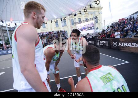 DEBRECEN, UNGHERIA - 5 GIUGNO: Ivan Keller di Ungheria, Tamas Ivosev di Ungheria, Attila Demeter di Ungheria, Balázs Kerpel-Fronius di Ungheria durante il torneo olimpico di qualificazione FIBA 3x3 Universality 2021 match tra Ungheria e Romania in piazza Kossuth il 5 giugno 2021 a Debrecen, Ungheria (Foto di Istvan Pictures Derencsenyi/Orange) Foto Stock