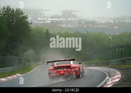 05.06.2021, Nurburgring, Nurburg, 24h gara 2021, Nurburgring, 03.06. - 06.06.2021, nella foto n° 31: Porsche 911 GT3 R Frikadelli Racing Team Pilet, Patrick (fra) Makowiecki, Frederic (fra) Martin, Maxime (bel) Olsen, Dennis (NOR) Foto Stock