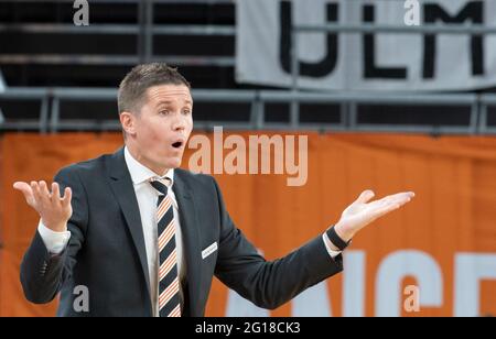 Neu Ulm, Germania. 05 giugno 2021. Basket: Bundesliga, ratiopharm Ulm - Alba Berlin, round di campionato, semifinale, incontro 4 alla rartiopharm Arena. Jaka Lakovic, allenatore di Ulm, è stupito. Credit: Stefan Puchner/dpa/Alamy Live News Foto Stock