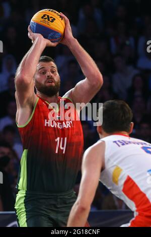 DEBRECEN, UNGHERIA - 5 GIUGNO: Tamas Ivosev di Ungheria durante la FIBA 3x3 Universality Olympic Qualifying Tournament 2021 partita tra Mongolia e Romania in piazza Kossuth il 5 giugno 2021 a Debrecen, Ungheria (Foto di Istvan Derencsenyi/Orange Pictures) Foto Stock