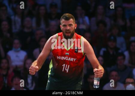 DEBRECEN, UNGHERIA - 5 GIUGNO: Tamas Ivosev di Ungheria durante la FIBA 3x3 Universality Olympic Qualifying Tournament 2021 partita tra Mongolia e Romania in piazza Kossuth il 5 giugno 2021 a Debrecen, Ungheria (Foto di Istvan Derencsenyi/Orange Pictures) Foto Stock