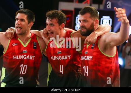 DEBRECEN, UNGHERIA - 5 GIUGNO: Balázs Kerpel-Fronius d'Ungheria, Tamas Ivosev d'Ungheria, Attila Demeter d'Ungheria durante il torneo olimpico di qualificazione di universalità FIBA 3x3 2021 partita tra Mongolia e Romania in piazza Kossuth il 5 giugno 2021 a Debrecen, Ungheria (Foto di Istvan Derencsenyi/Orange Pictures) Foto Stock