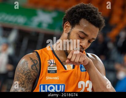 Neu Ulm, Germania. 05 giugno 2021. Basket: Bundesliga, ratiopharm Ulm - Alba Berlin, round di campionato, semifinale, incontro 4 alla rartiopharm Arena. Troy Caupain di Ulm è deluso. Credit: Stefan Puchner/dpa/Alamy Live News Foto Stock